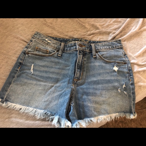 Target Universal Thread Shorts - Picture 3 of 5